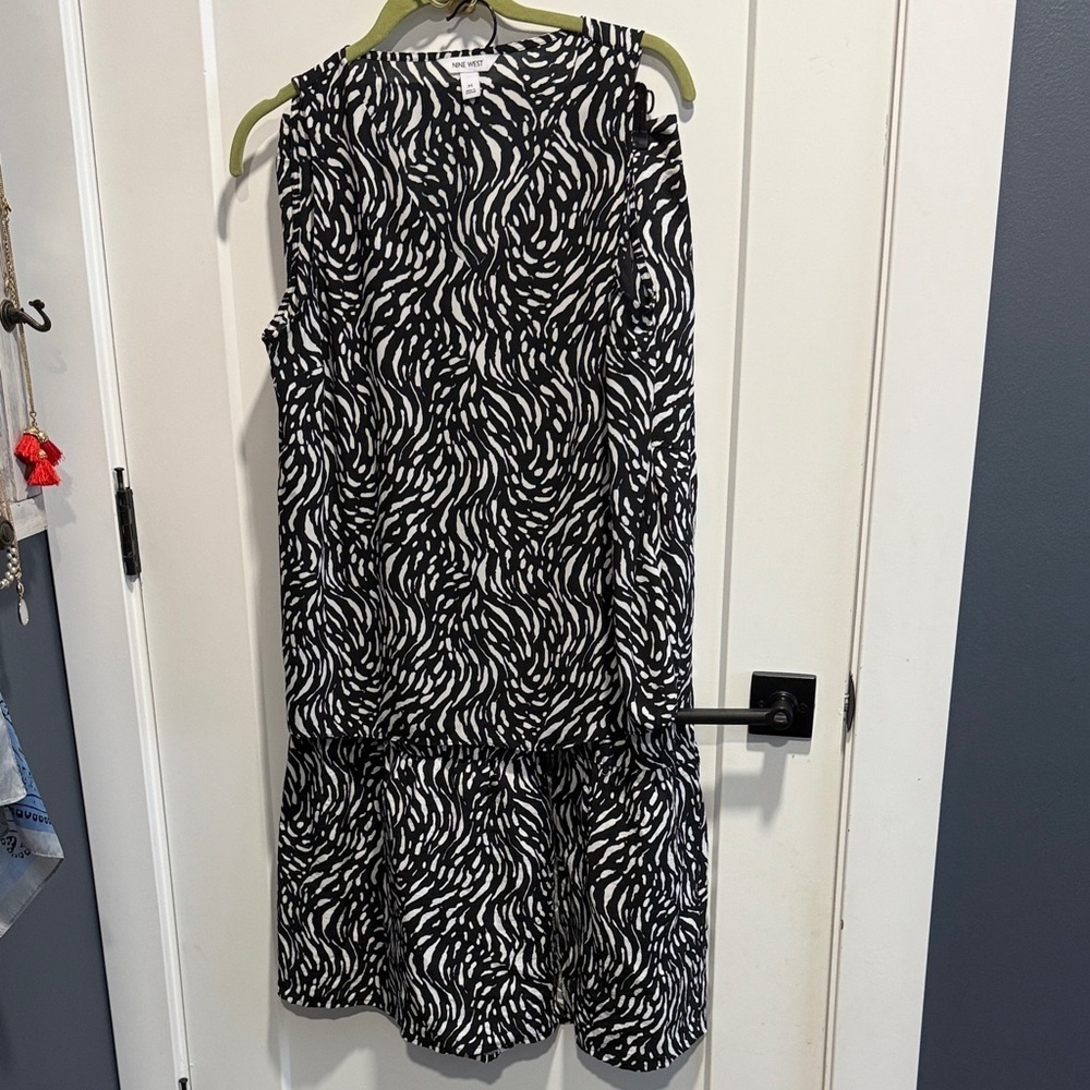 Nine West Set - Midi Skirt with Slit and V Neck Sleeveless Shell Top Medium EUC